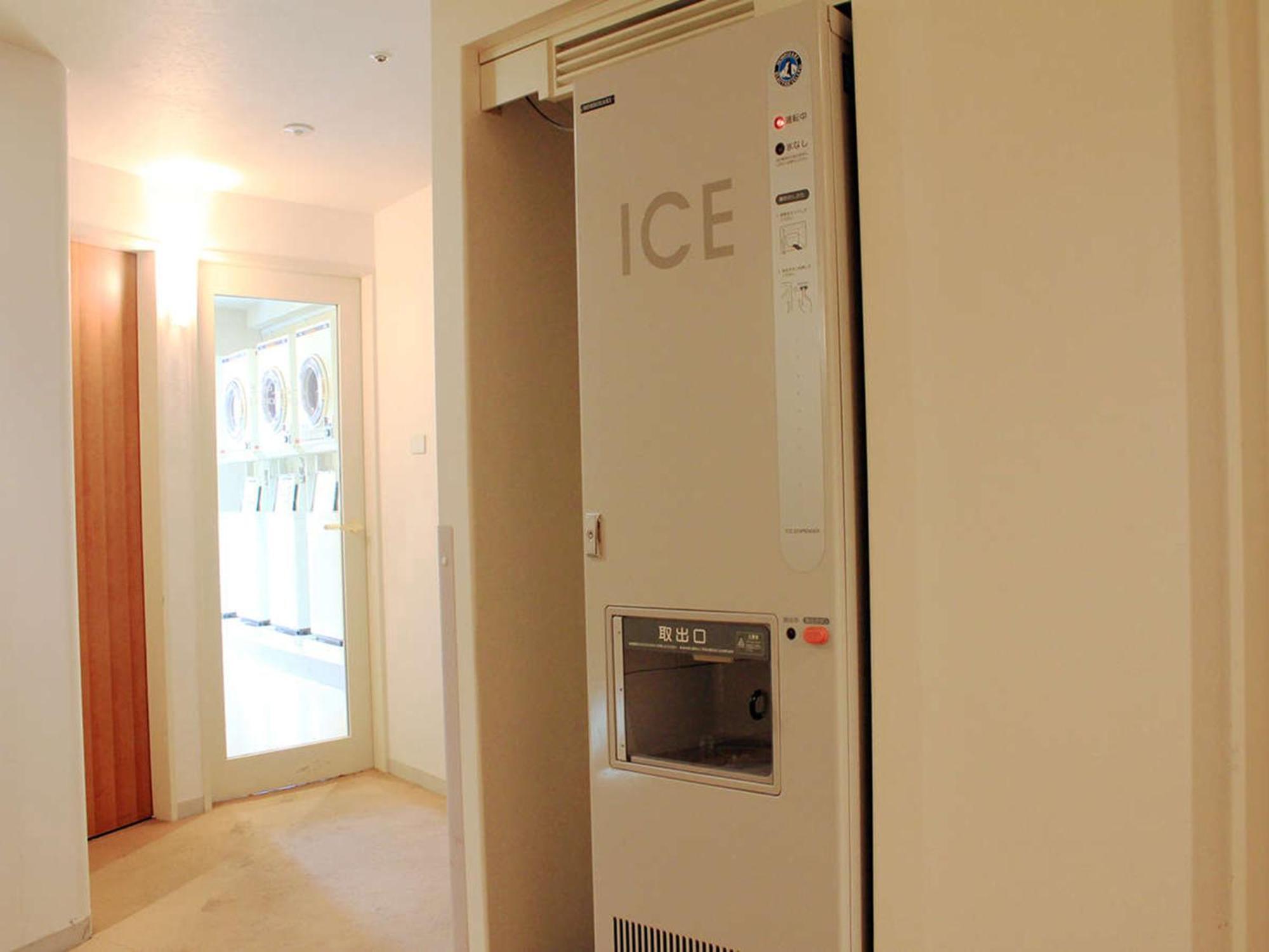 Sapporo Prince Hotel Екстериор снимка A residential ice vending machine