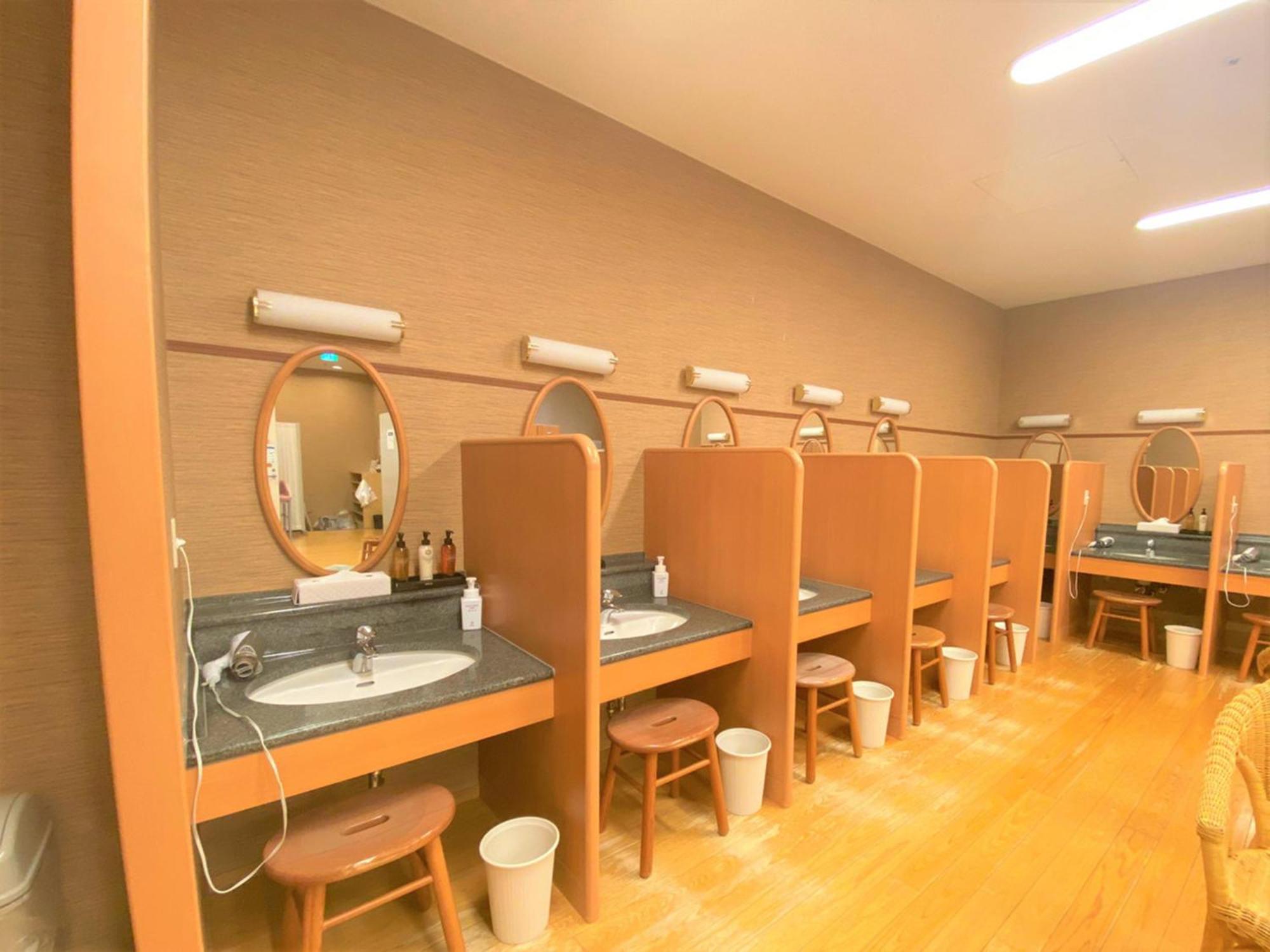 Sapporo Prince Hotel Екстериор снимка A Japanese onsen's washing room