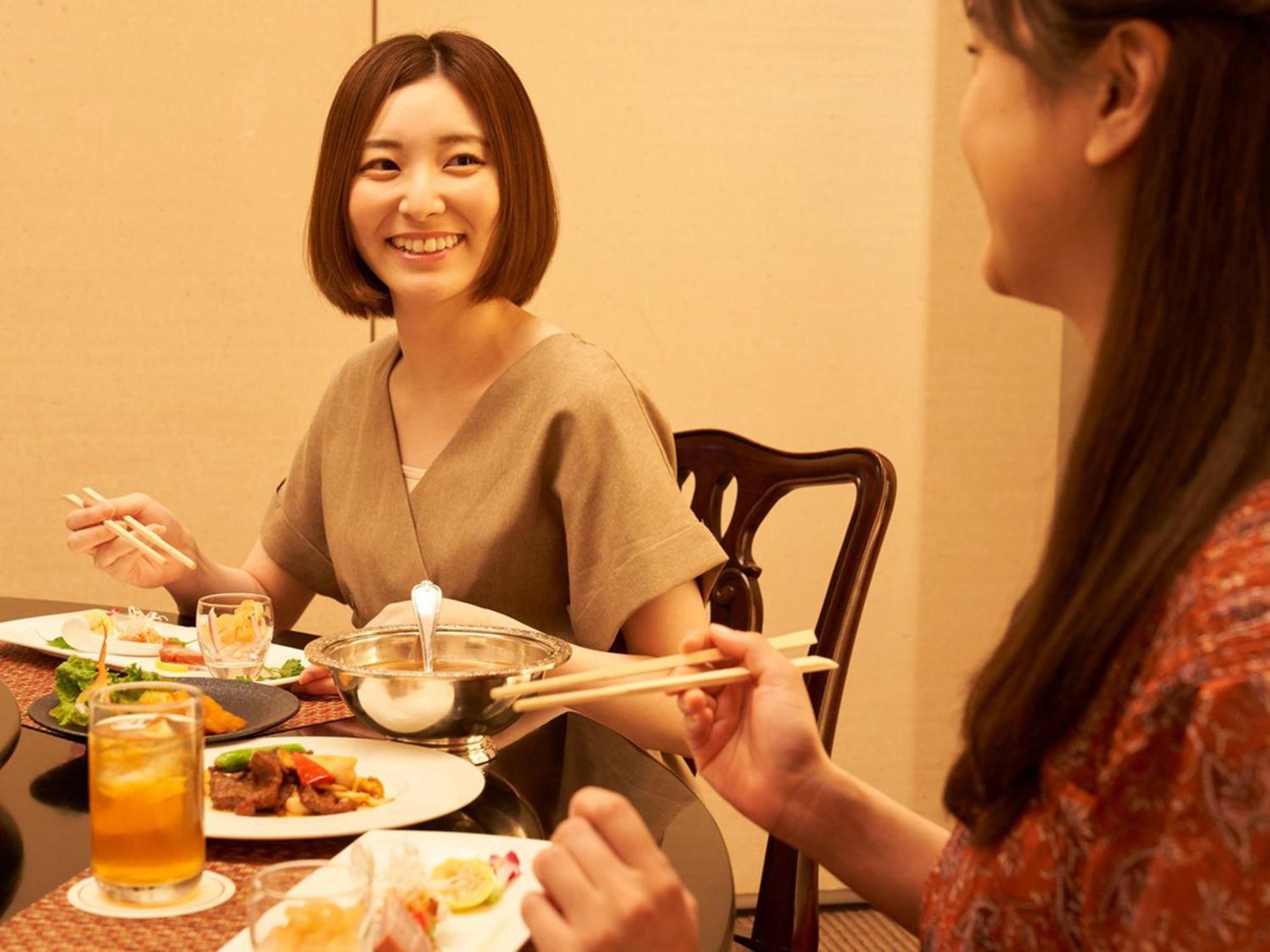 Sapporo Prince Hotel Екстериор снимка Japanese women eating with chopsticks