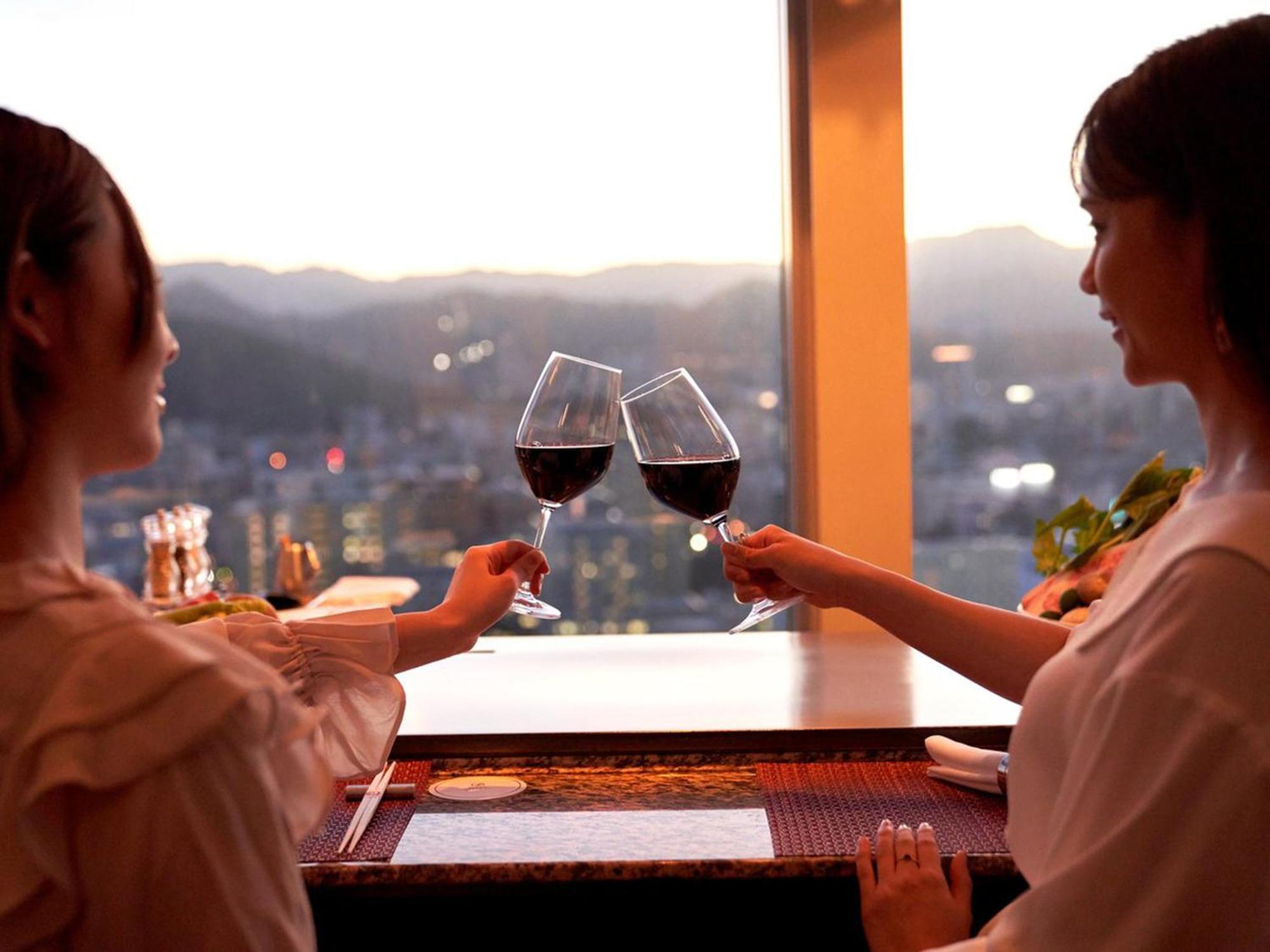 Sapporo Prince Hotel Екстериор снимка A toast with wine