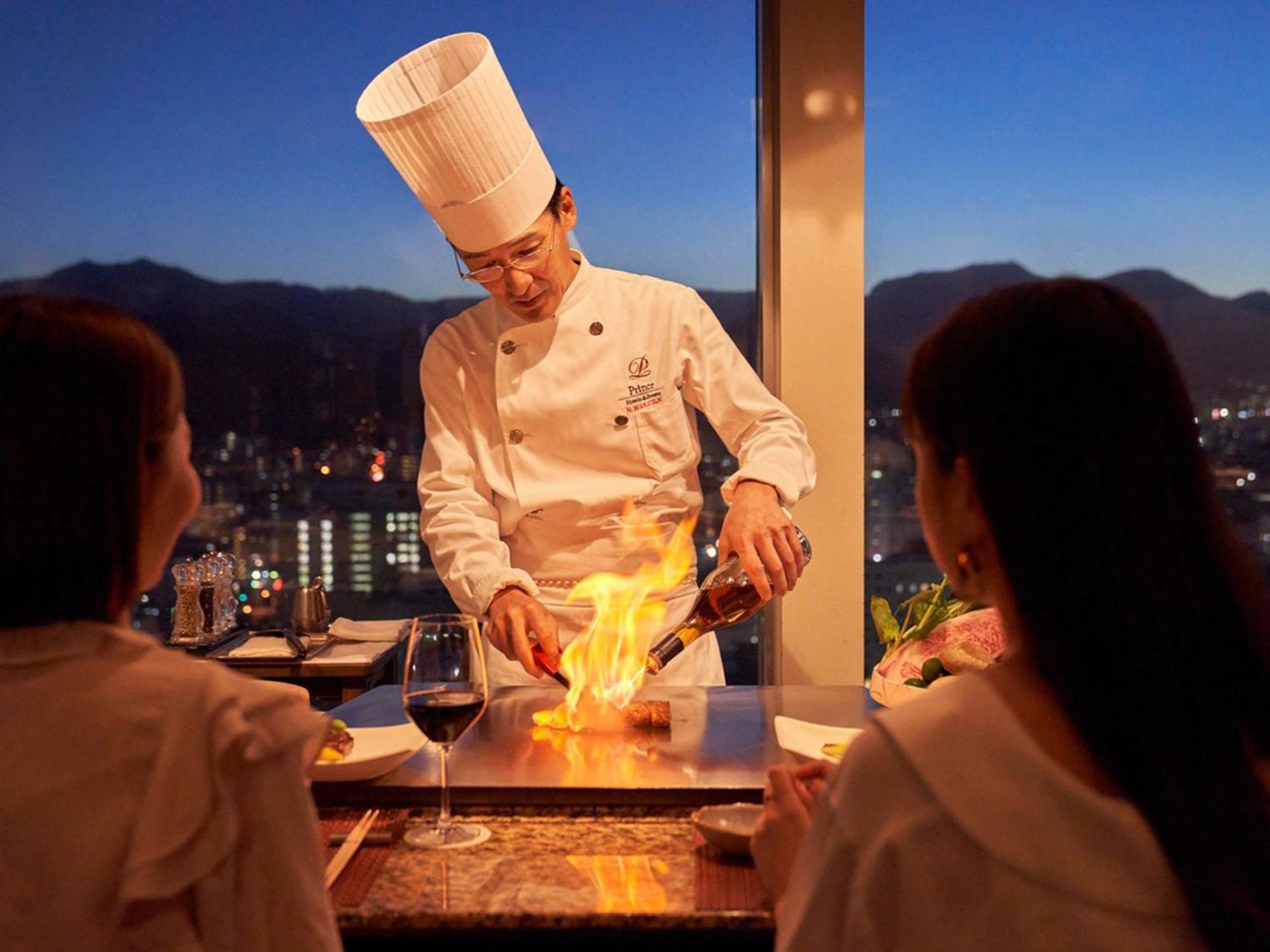 Sapporo Prince Hotel Екстериор снимка A chef cooking at the restaurant
